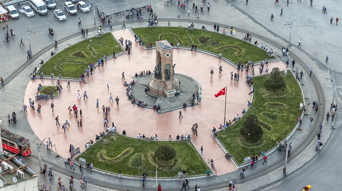 تركيا اسطنبول اهم اماكن التسوق والمطاعم ميدان تقسيم