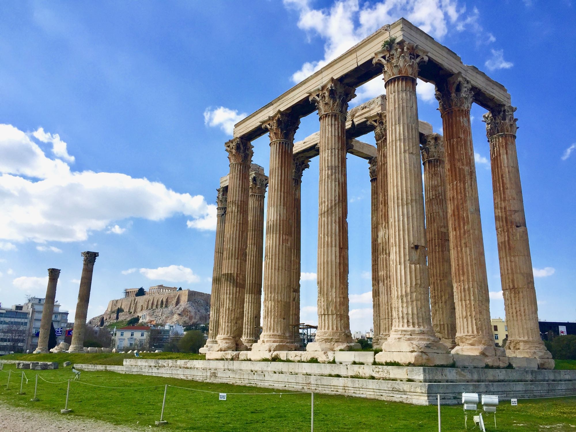 معبد زيوس الاوليمبي اثينا اليونان